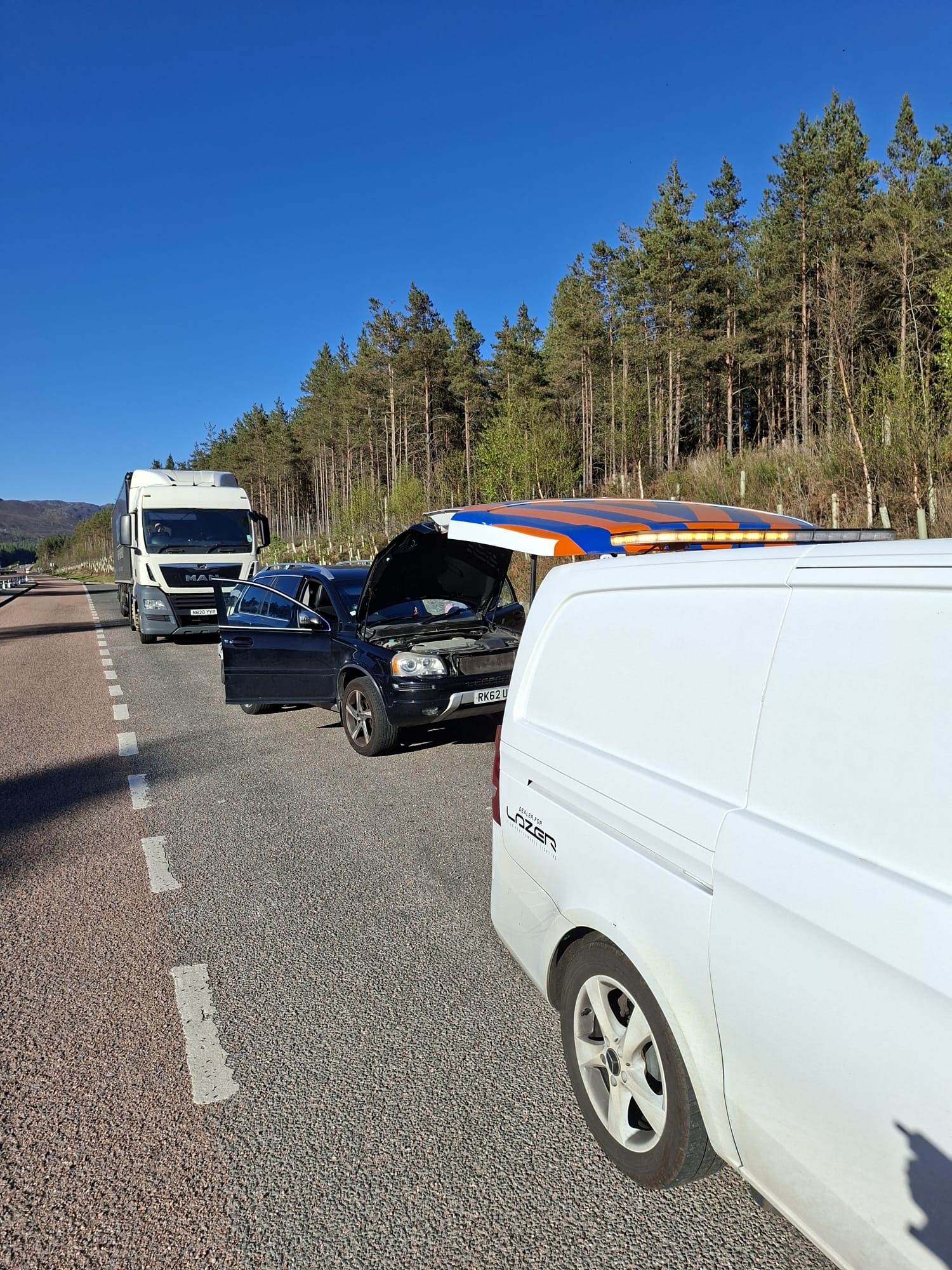 Fleet Support Scotland response van attending an HGV roadside breakdown