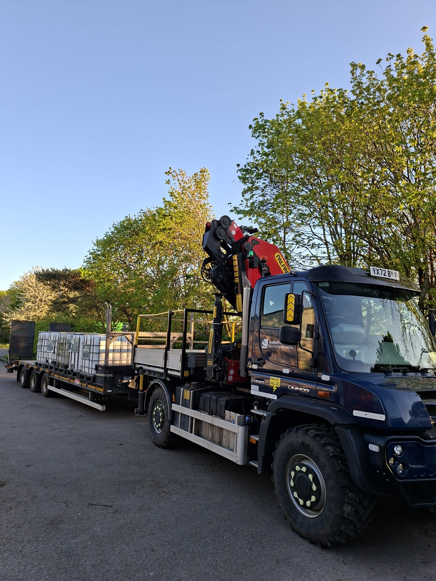 Mercedes-Benz Unimog with crane on a utility callout